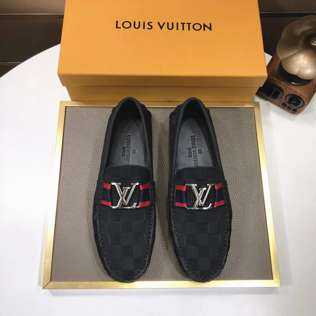 Men's men's shoes 💰420💰 [LV Doudou Shoes] (sheepskin lining) new model is on the market, available on the official website. The new Doudou shoes are processed into single-color materials, and the uppers are made of imported cowhide material. The body of the shoe is fully hemmed with mark thread, and is lined with imported original cowhide leather. The elegant shoe shape is super suitable for all-matching, and the size is 38-44.